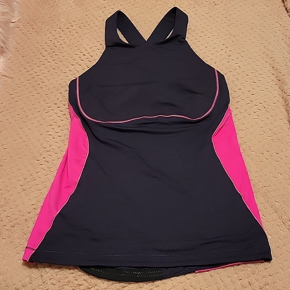 Lululemon 🦊 black and hot pink no size tag p2p=13 inches